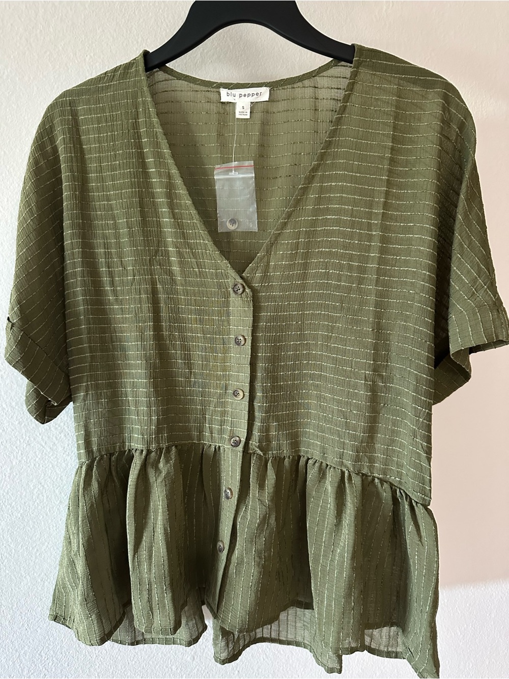 Blu Pepper olive green  peplum blouse, small, short sleeves, V-neck.